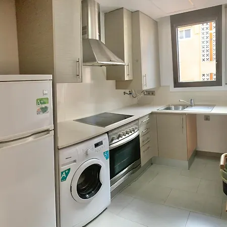 In With 2 Bedrooms Apartment *